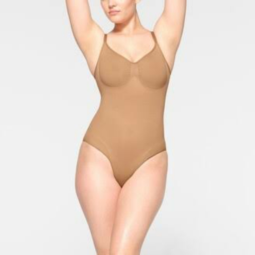 SKIMS SEAMLESS SCULPT BODYSUIT - OCHRE - SIZE SMALL